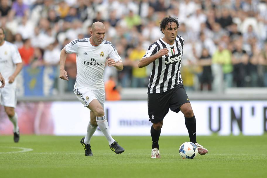 Zidane contro Nicola Amoruso. LaPresse